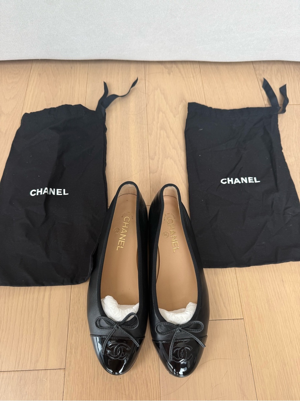 CHANEL Black Leather with Patent Cap-Toe - Picture 2 of 6